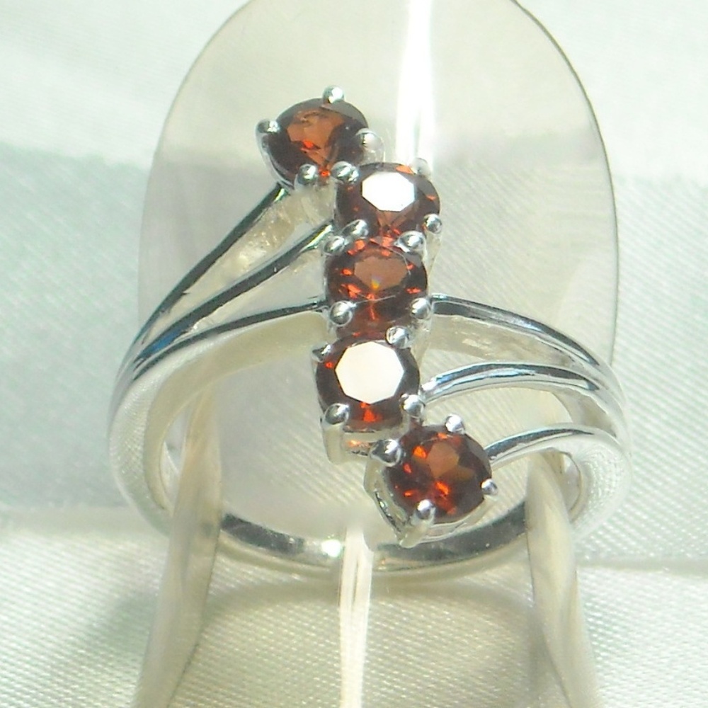 NWT Natural Mozambique Garnet Ring